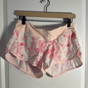 Lululemon Speed Shorts Size 8 Pink Plumeria Print